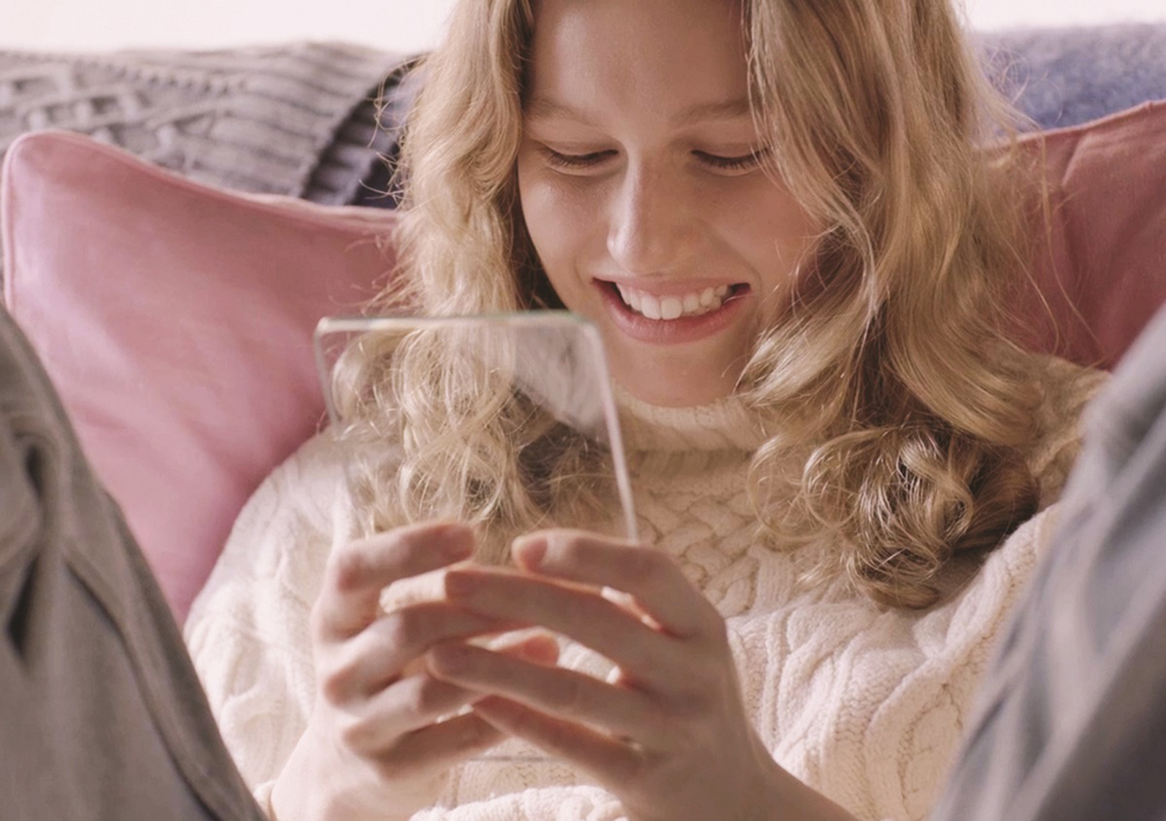 GlassPhone, narrative devices ( video still ), 9th berlin biennale, 2016, ( produced by iconoclast )